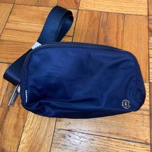 Lululemon Everywhere Belt Bag